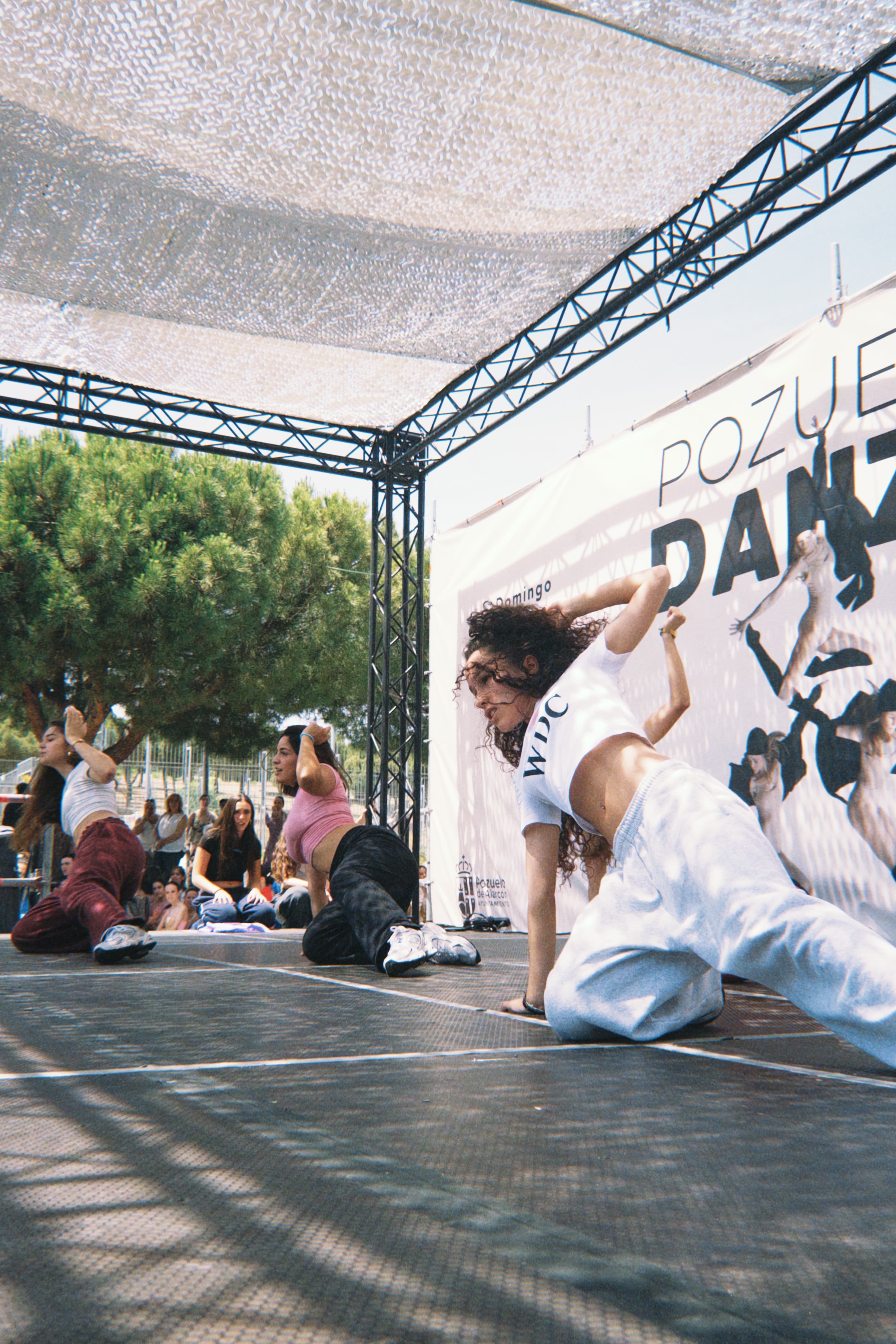 Wave Dance Center 17