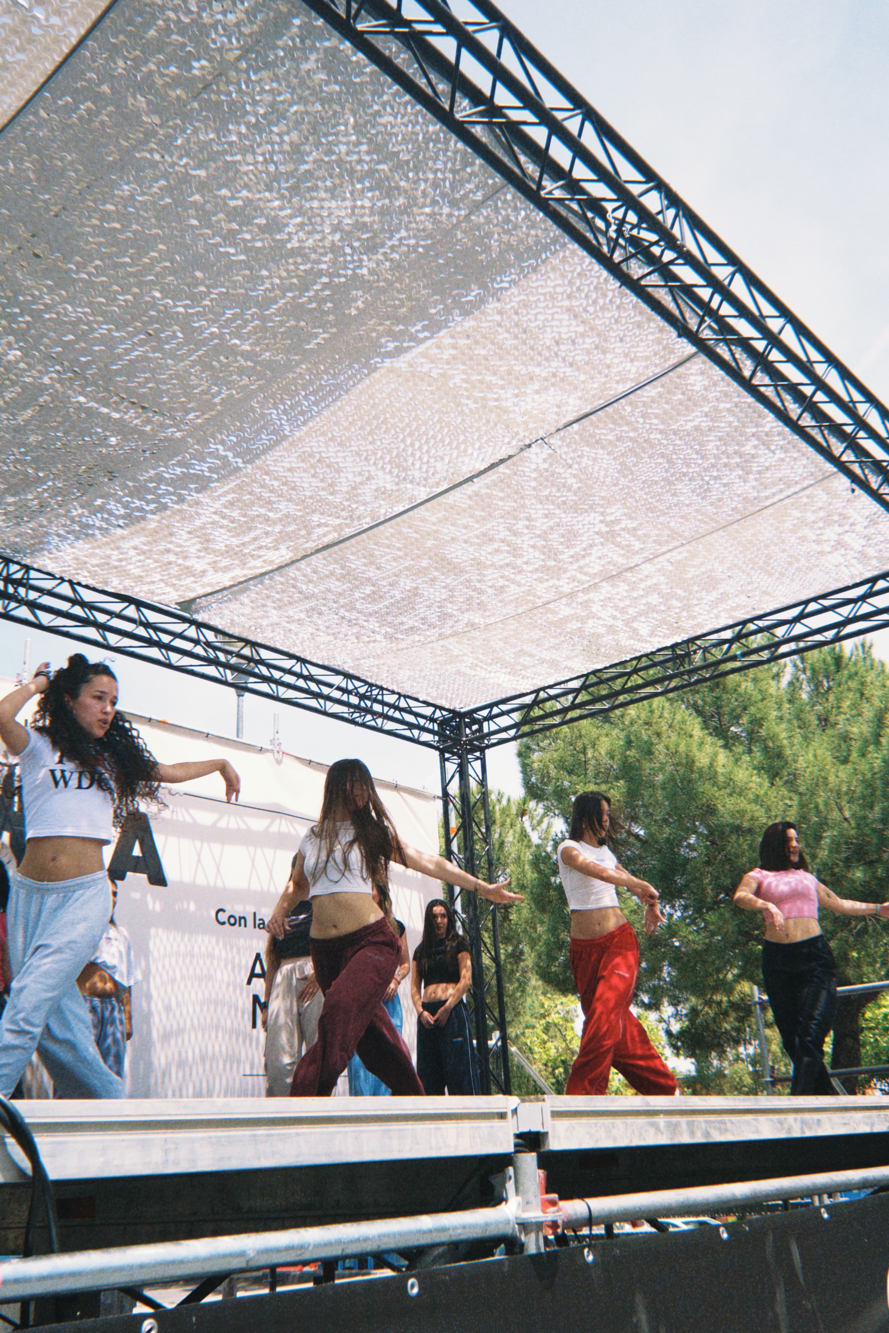 Wave Dance Center 18